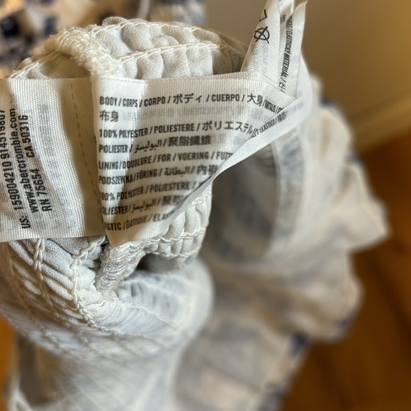 Abercrombie & Fitch guest collection smocked mini dress. - Picture 7 of 7